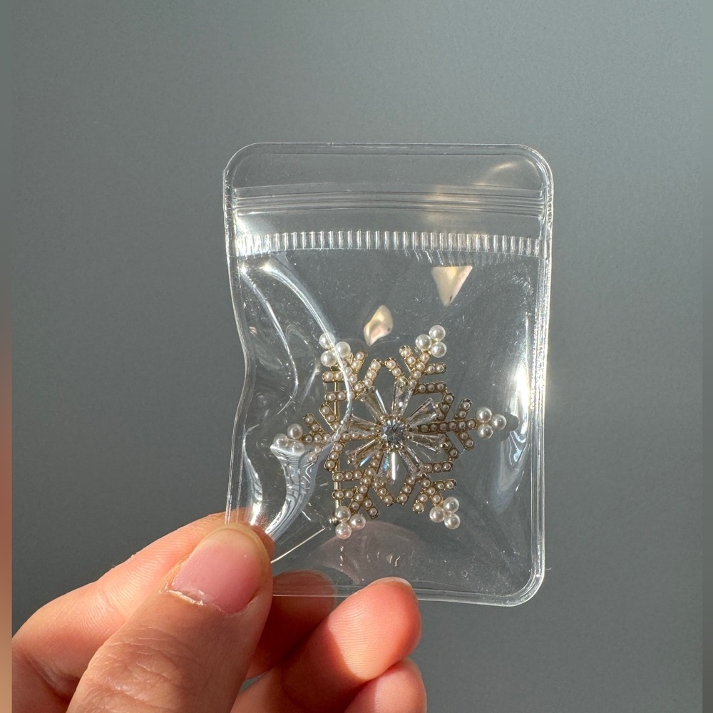 Snowflakes Brooch with Pearl
